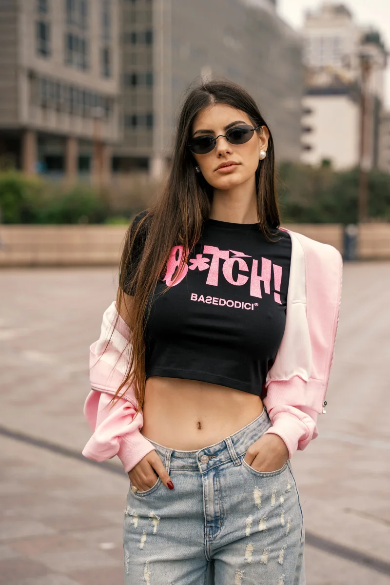 Baby Tee “DIVA” B*tch Glitter Black/Pink - immagine 2