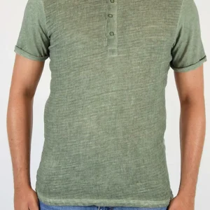 T-SHIRT A CONTRASTO CON BOTTONI