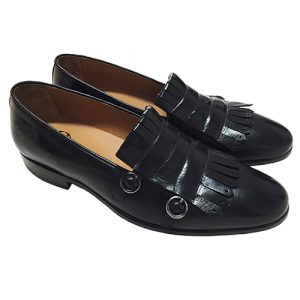 Mocassini in vitello con fibbie e frangia