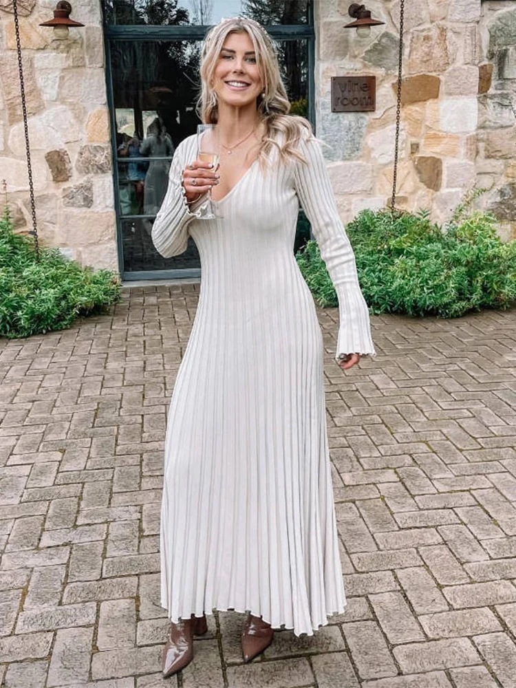 V-neck Women Knitted Maxi Dress - immagine 4