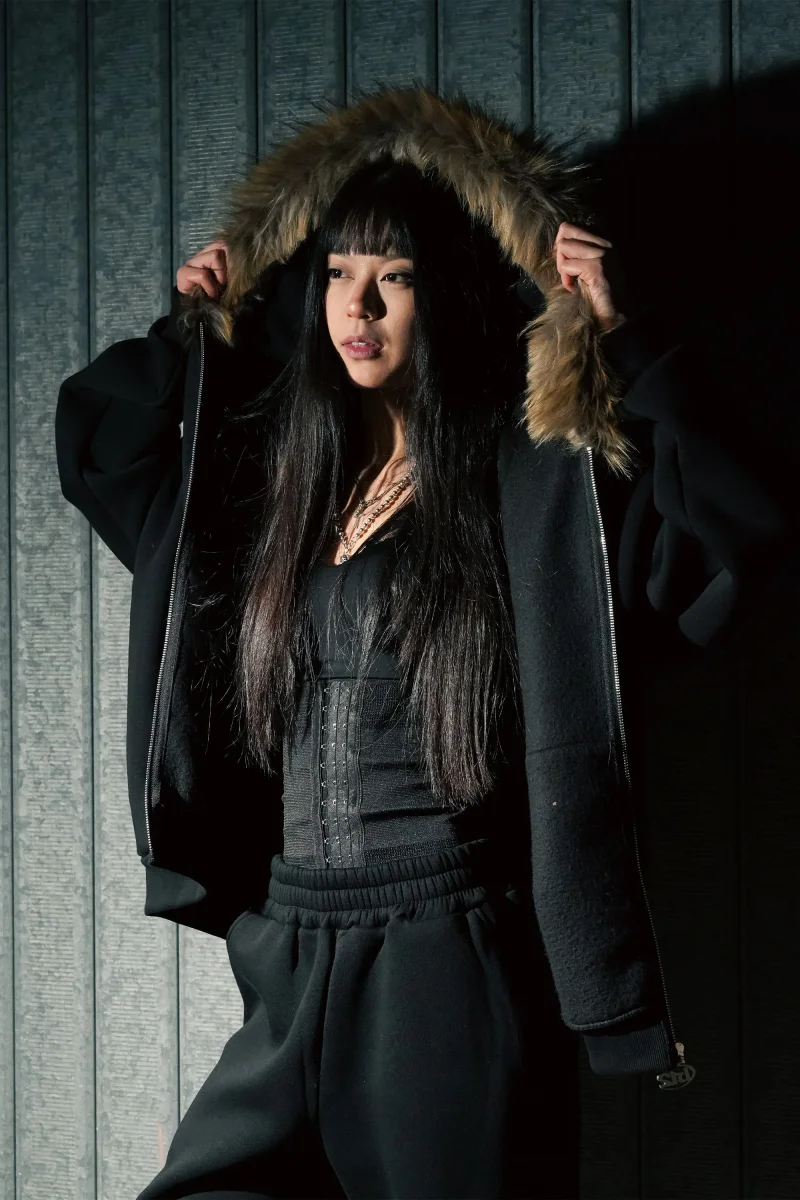 Full Zip "RUDE DIAMOND" Faux Fur Script Black - immagine 5