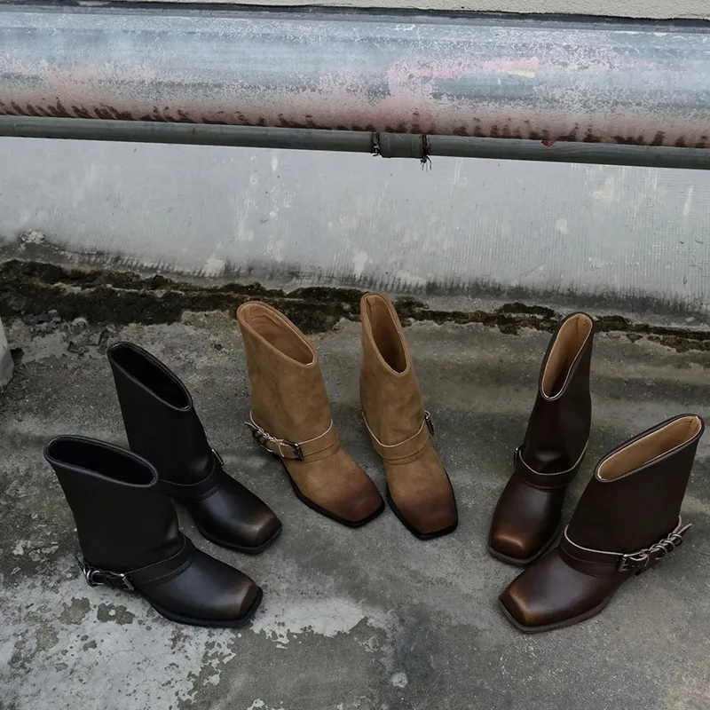 Stivale in pelle fibbia - immagine 3