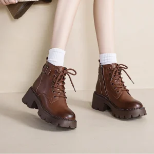 Stivaletto tacco carroarmato con fibia