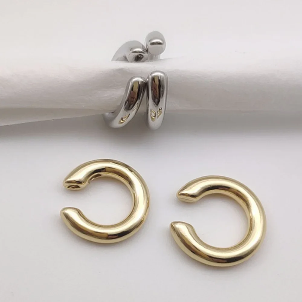 Minimalist Gold Color Round Earrings - immagine 5