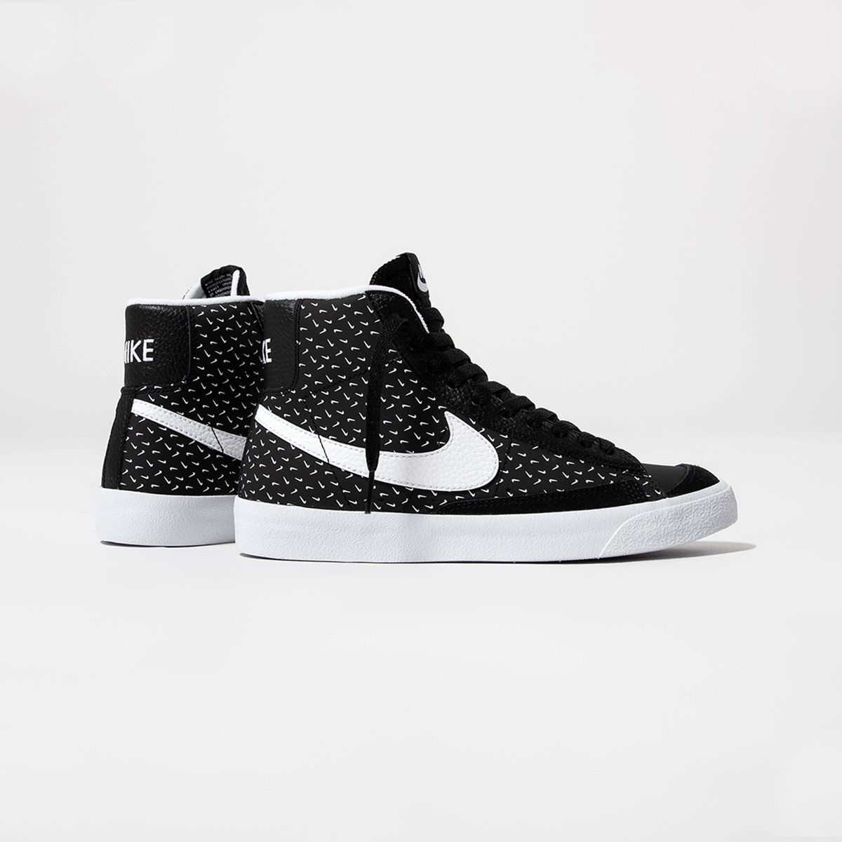 Scarpa da ginnastica donna Nike Blazer Mid 77 nera bianco DC9197001 - immagine 5